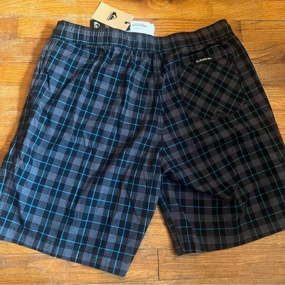 New Quiksilver elastic waste shorts